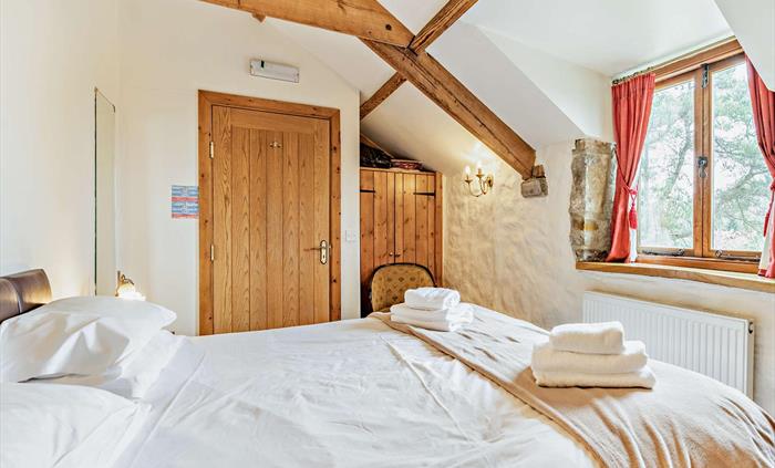 Room 4 (sleeps 2), superking + bathroom ensuite